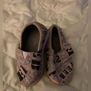 Size 5 toddler girl Toms flats